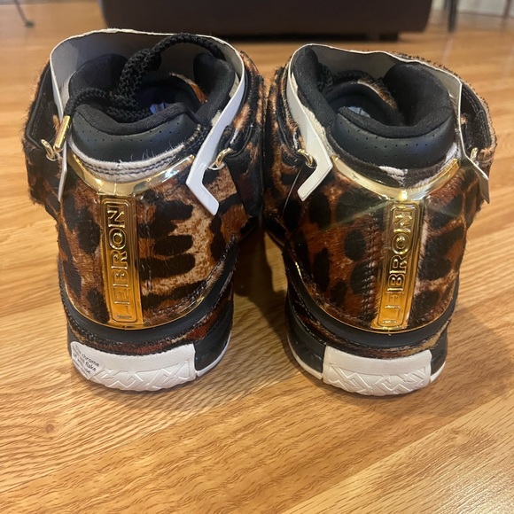 Nike LeBron James 2 Beast - Picture 5 of 10